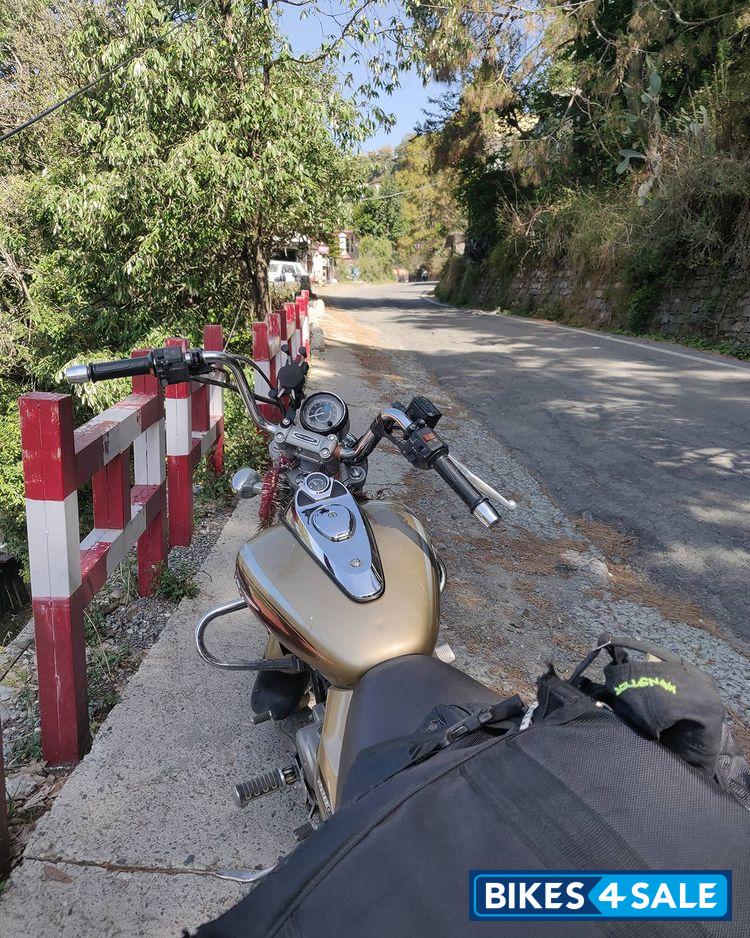 Desert Gold Bajaj Avenger 220 DTS-i Desert Gold Bajaj Avenger 220 DTS-i