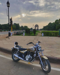 Desert Gold Bajaj Avenger 220 DTS-i