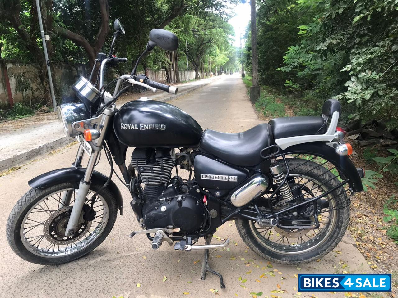 Black Royal Enfield Thunderbird 350