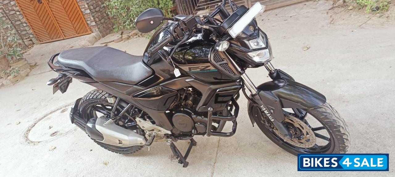 Black Yamaha FZ-S FI V3