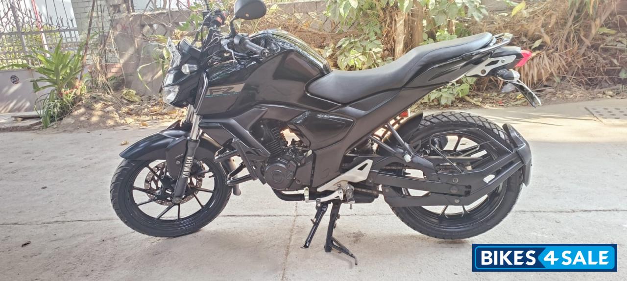 Black Yamaha FZ-S FI V3