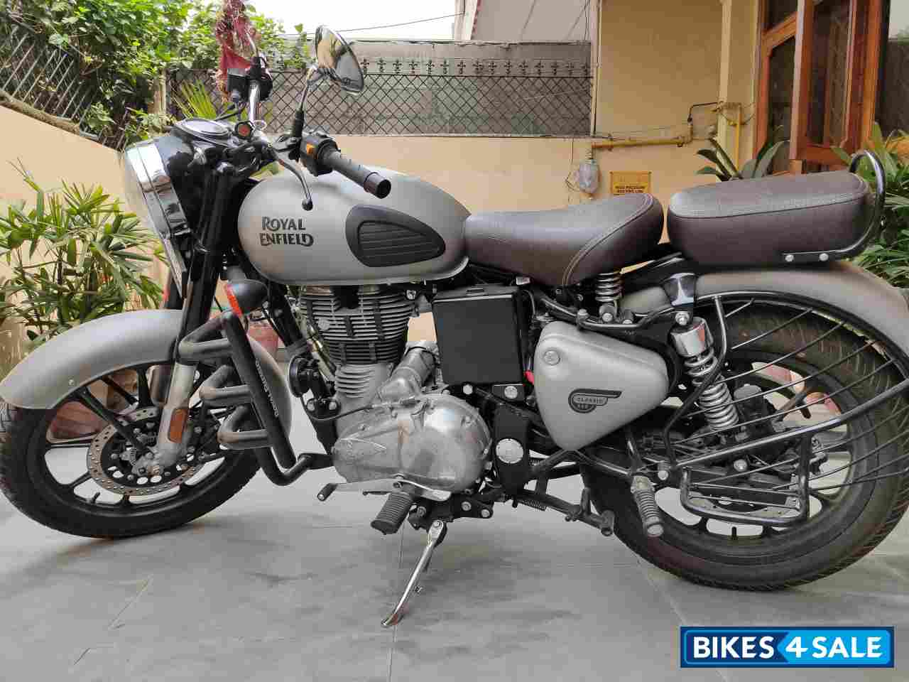 Gunmetal Grey Royal Enfield Classic Gunmetal Grey
