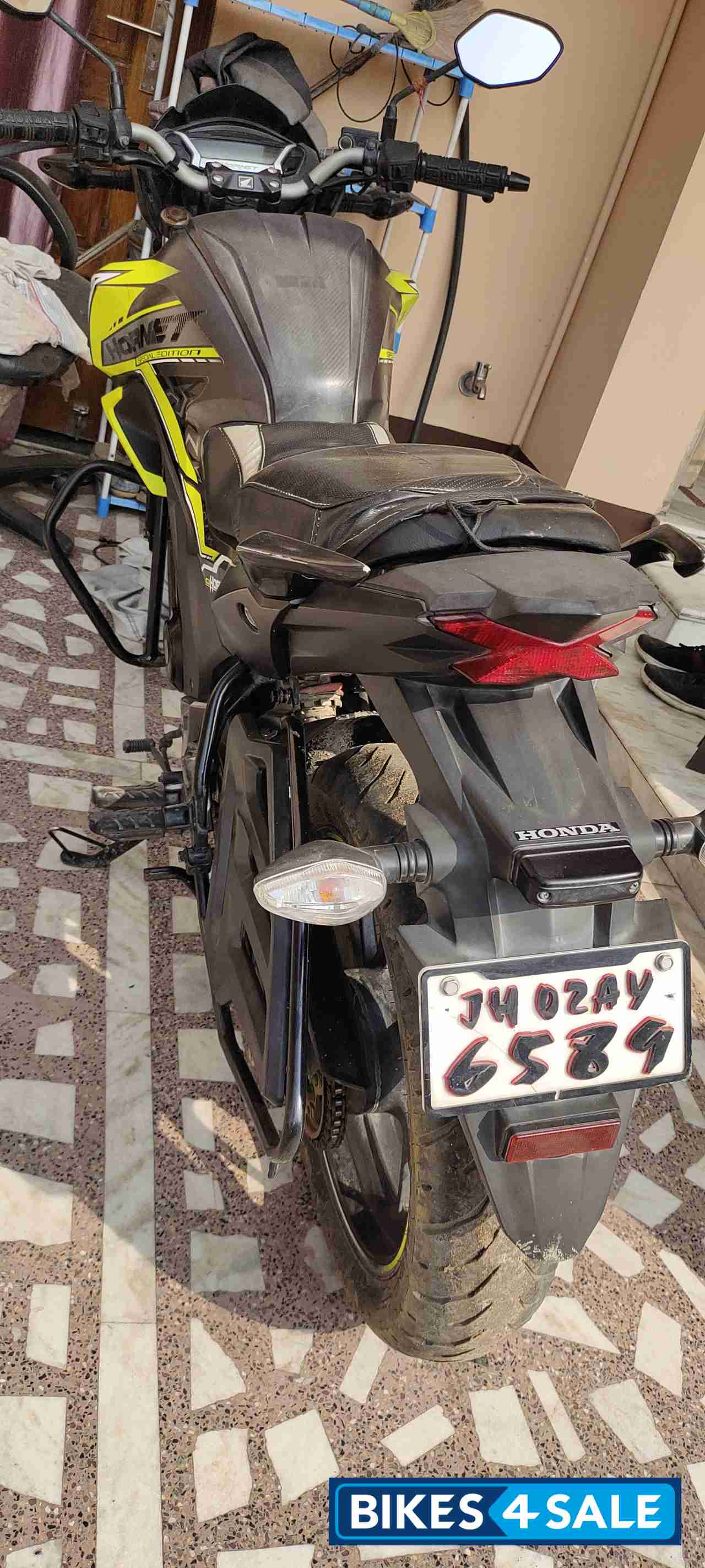 Honda CB Hornet 160R ABS