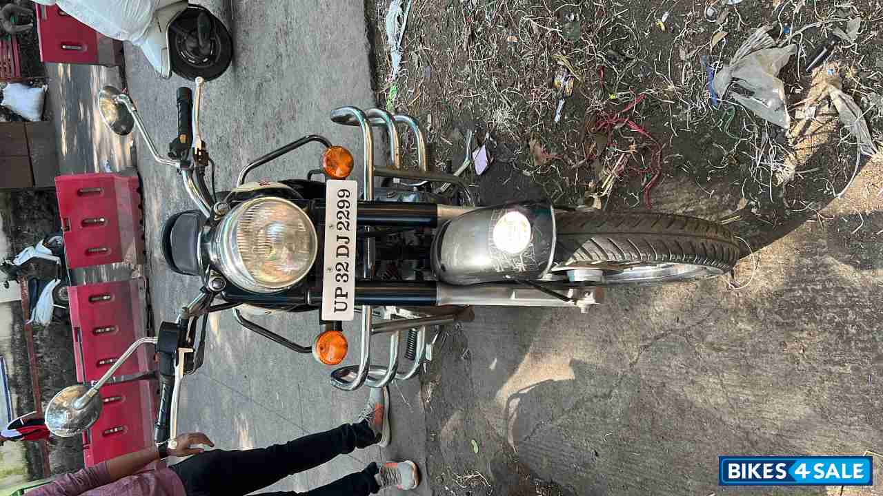 Black Royal Enfield Classic 500