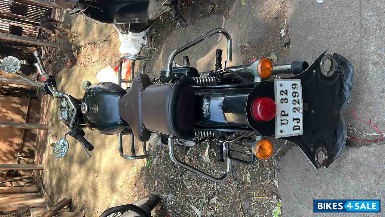 Black Royal Enfield Classic 500