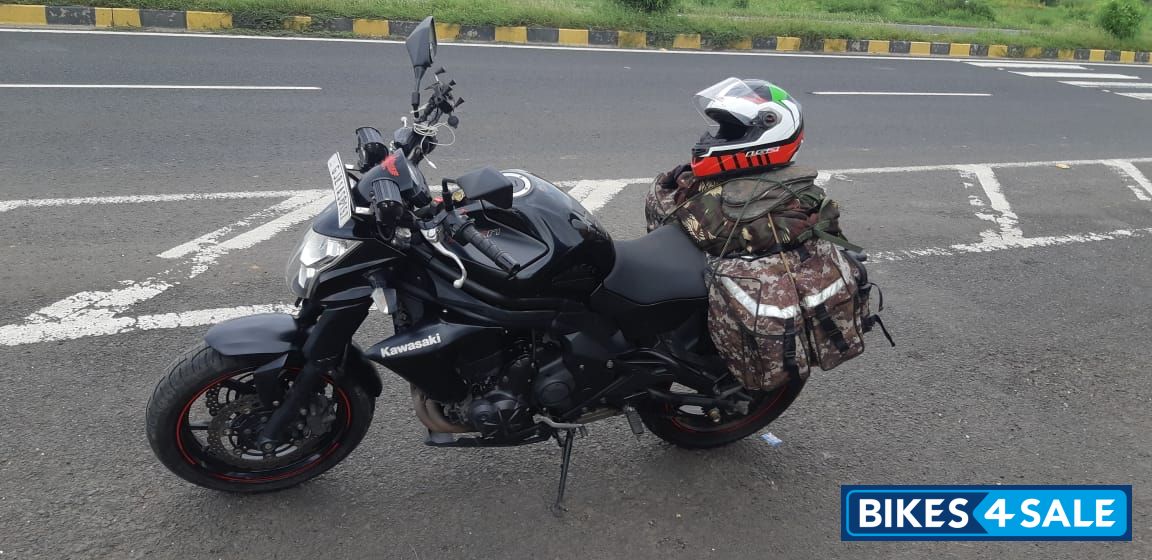 Black Kawasaki ER-6n