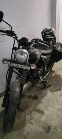 Black Bajaj Avenger 180 DTS-i