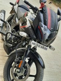 Red/black Bajaj Pulsar 180F Neon