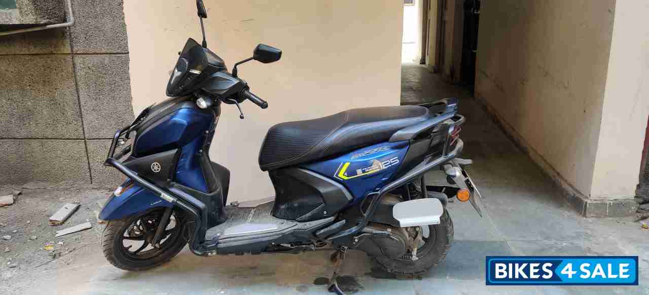 Blue & Black Yamaha Ray ZR 125 Fi Hybrid Disc