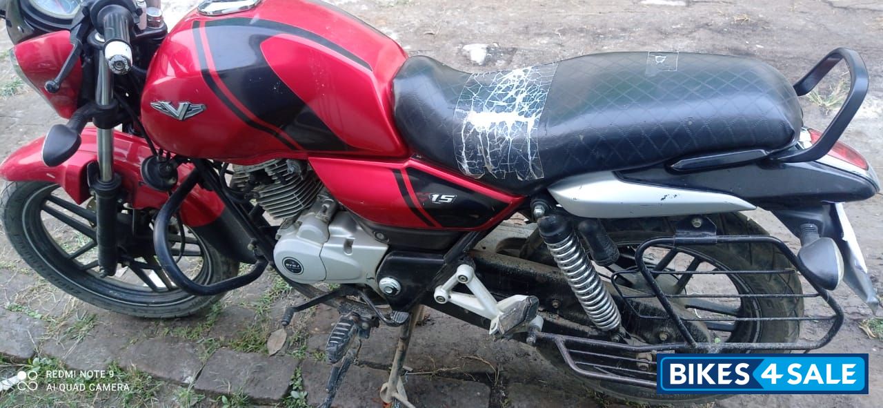 Bajaj V15