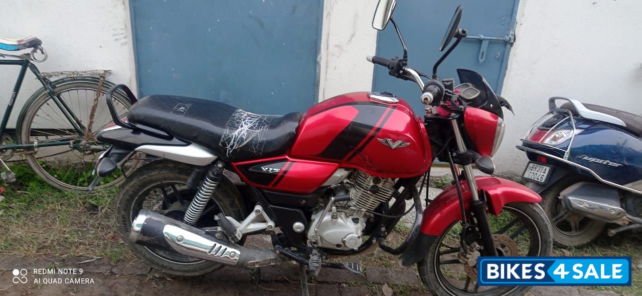 Bajaj V15
