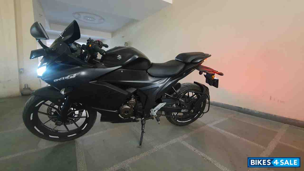 Black Suzuki Gixxer SF 250