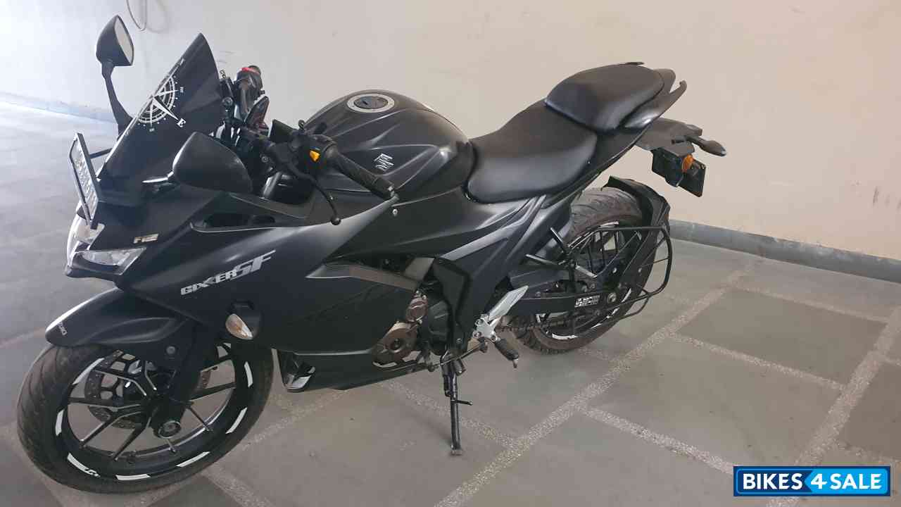 Black Suzuki Gixxer SF 250