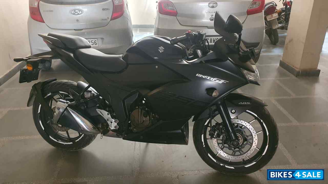 Black Suzuki Gixxer SF 250