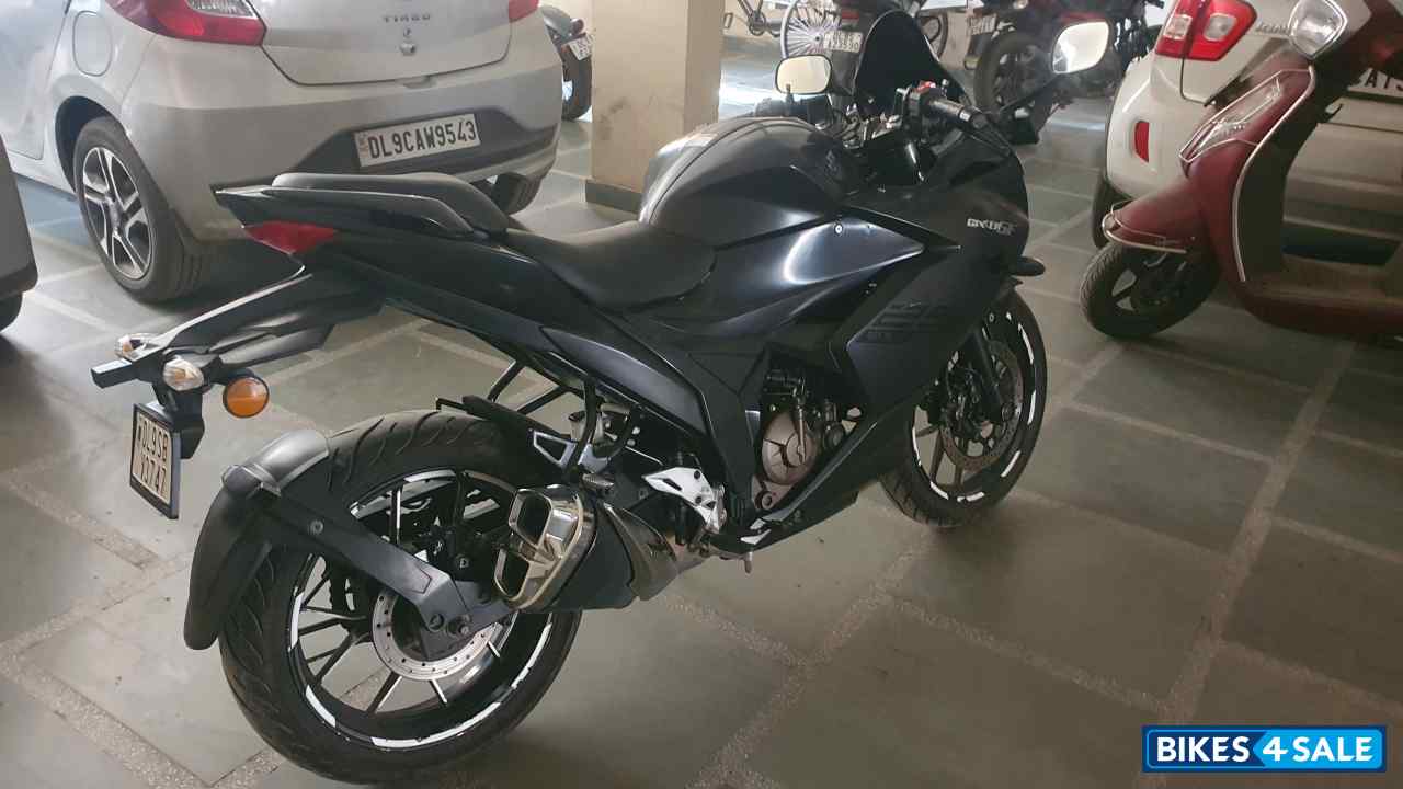 Black Suzuki Gixxer SF 250