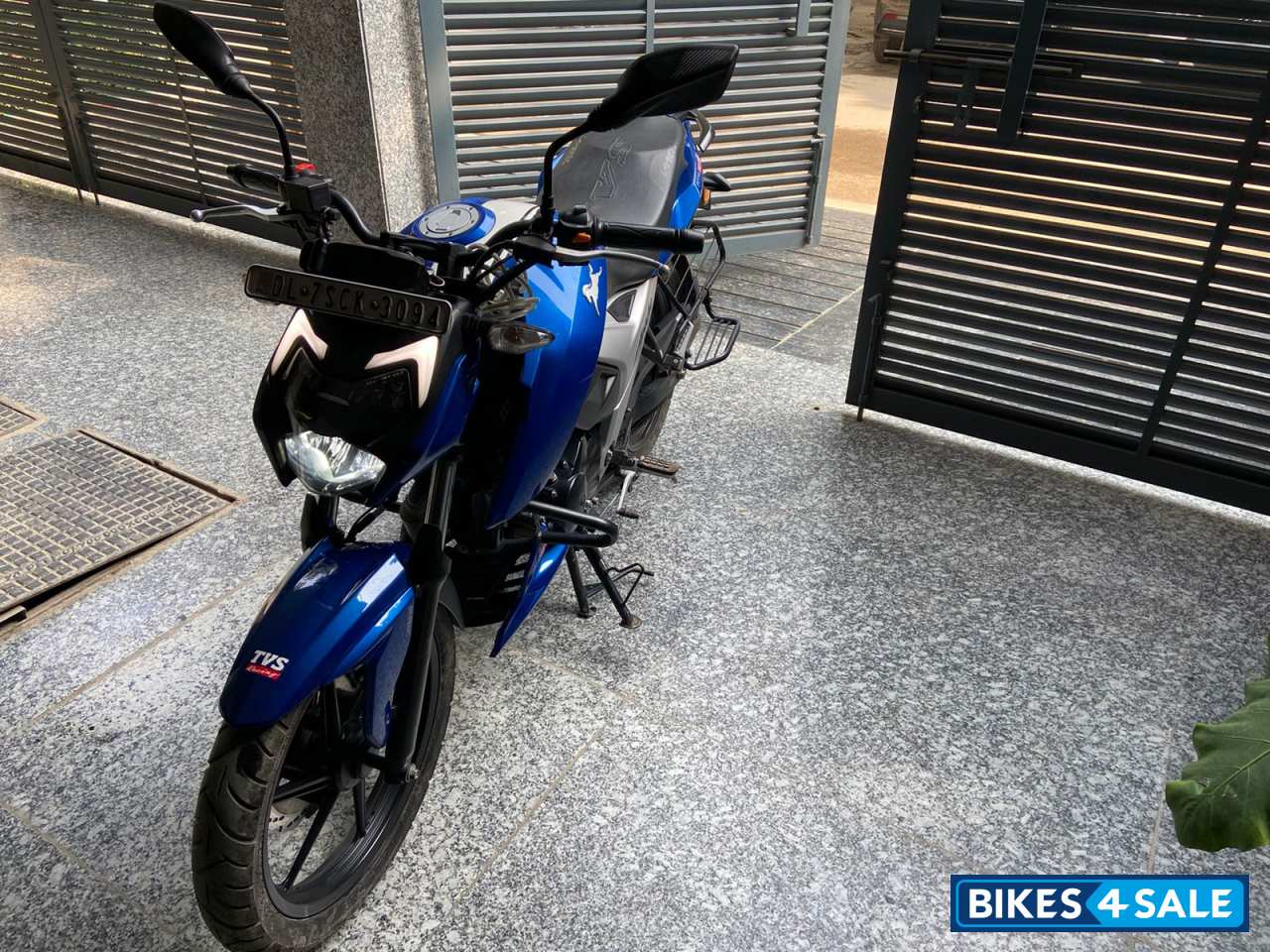 TVS Apache RTR 160 4V BS6