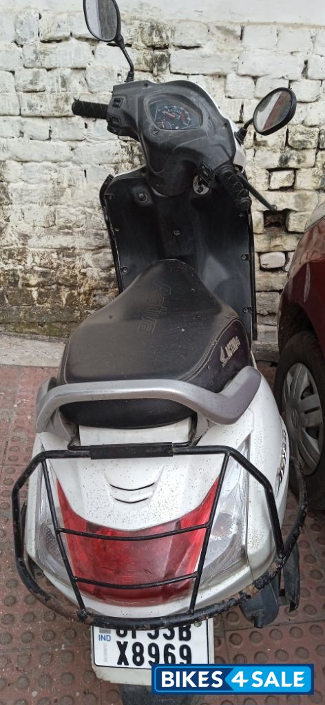 White Honda Activa 3G