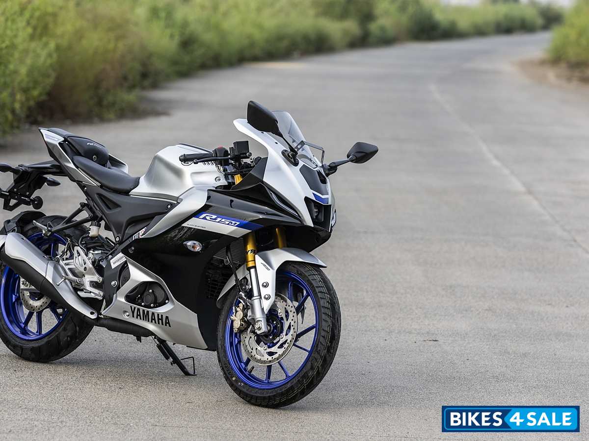 Blue Silver Yamaha R15M