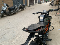 Silver Mettalic KTM Duke 250 2022