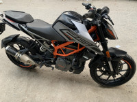 Silver Mettalic KTM Duke 250 2022