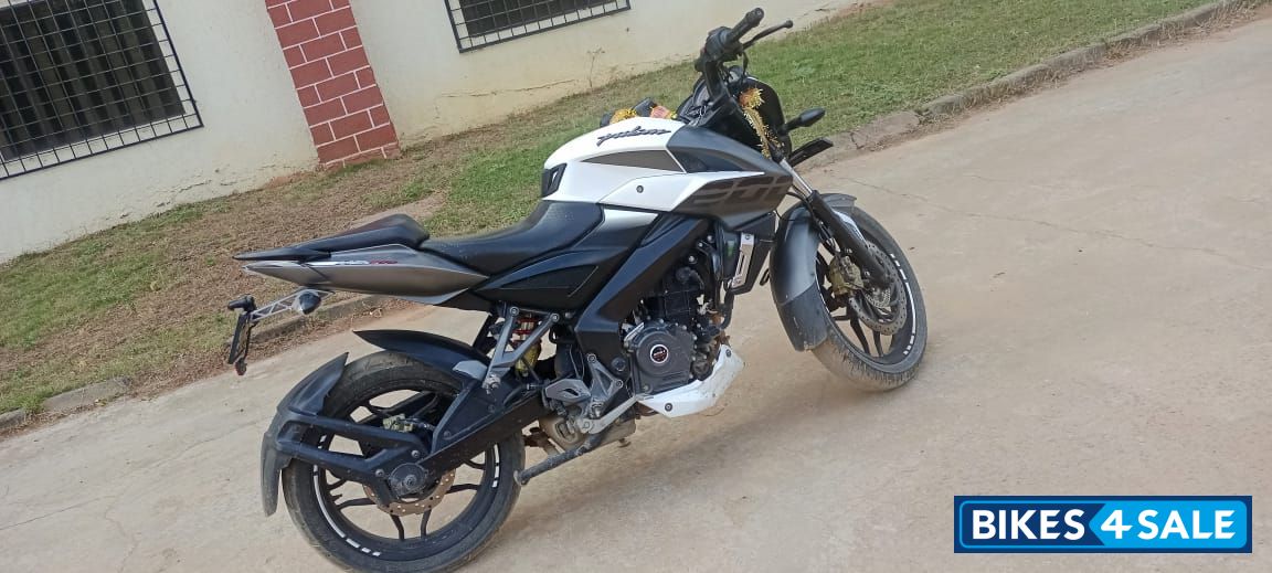 Bajaj Pulsar NS200