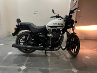White Royal Enfield Thunderbird X 350