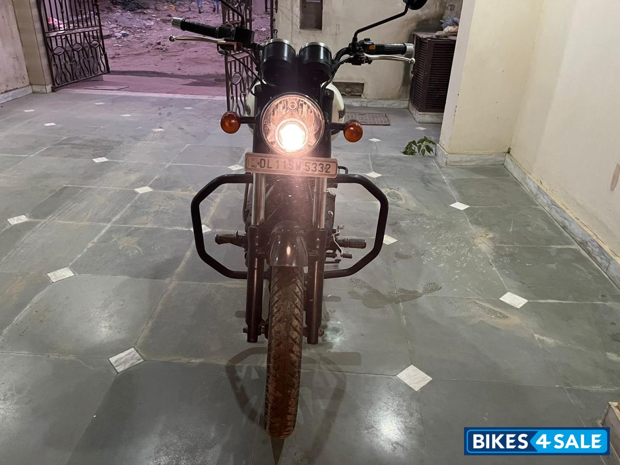 White Royal Enfield Thunderbird X 350