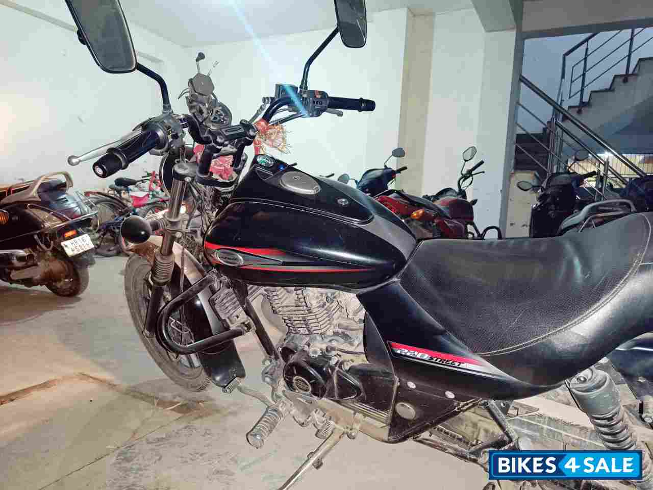 Bajaj Avenger Street 220