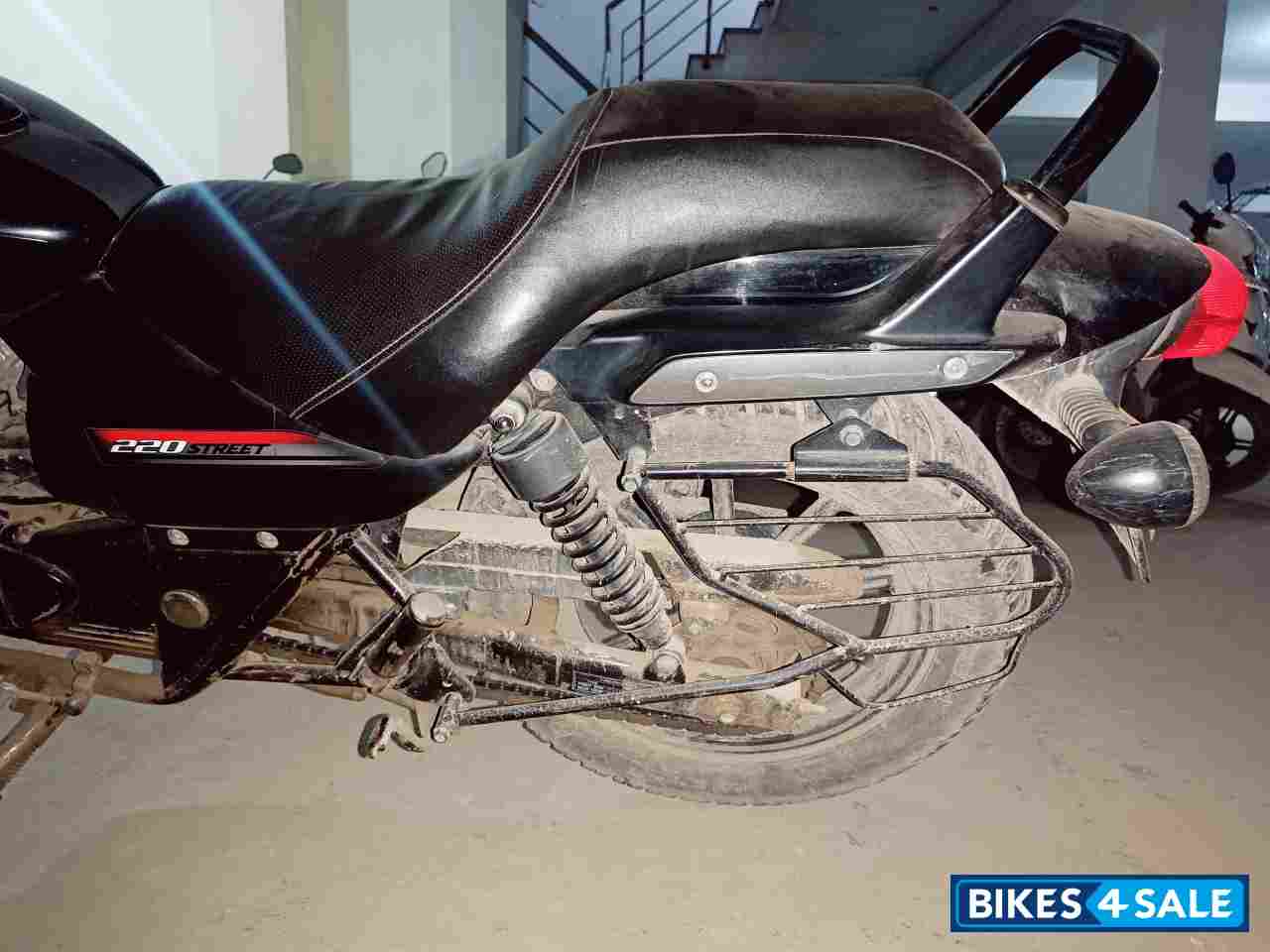 Bajaj Avenger Street 220