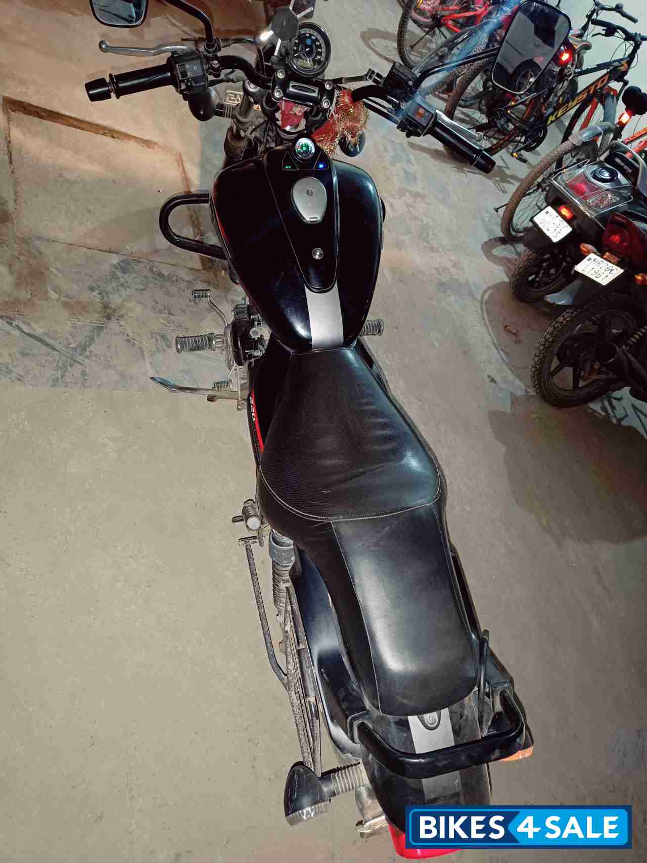 Bajaj Avenger Street 220