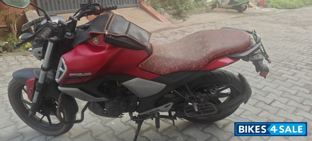 Red Yamaha FZ-S FI V3