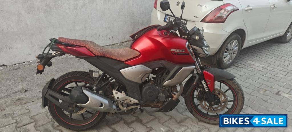 Red Yamaha FZ-S FI V3