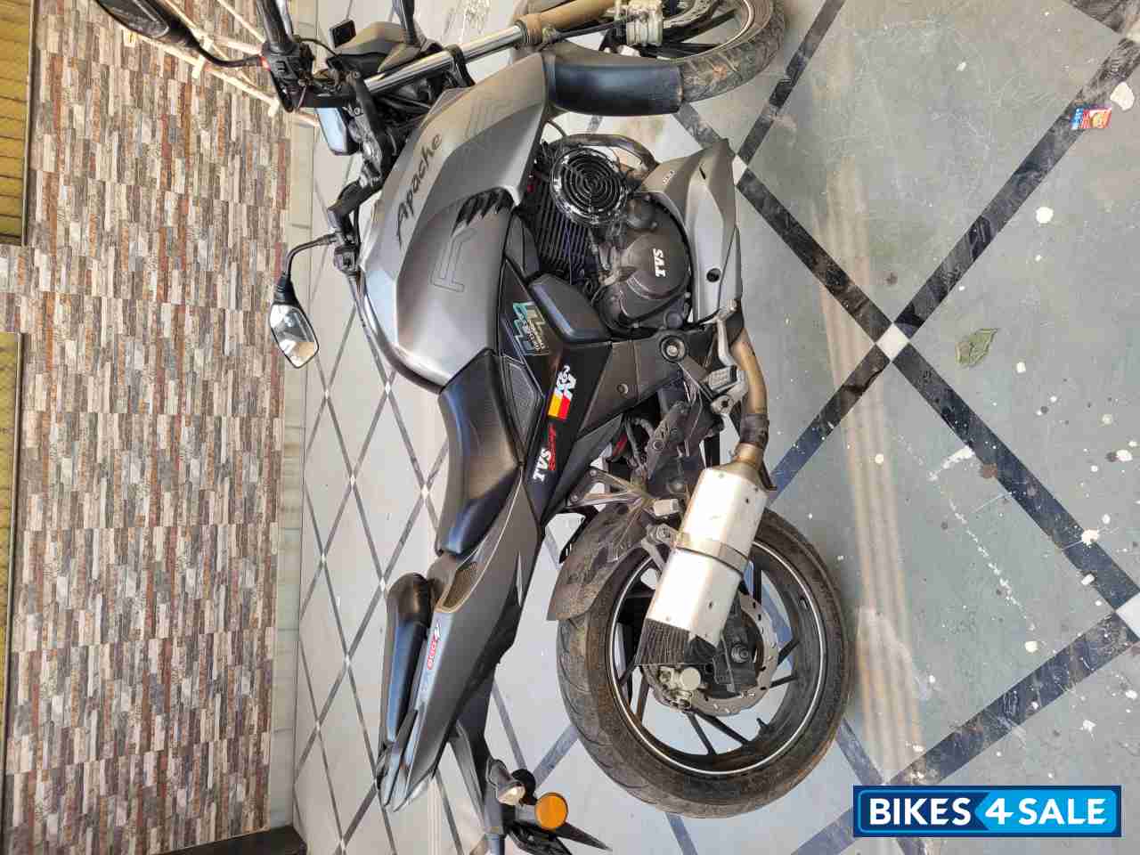Titanium Grey TVS Apache RTR 200 4V