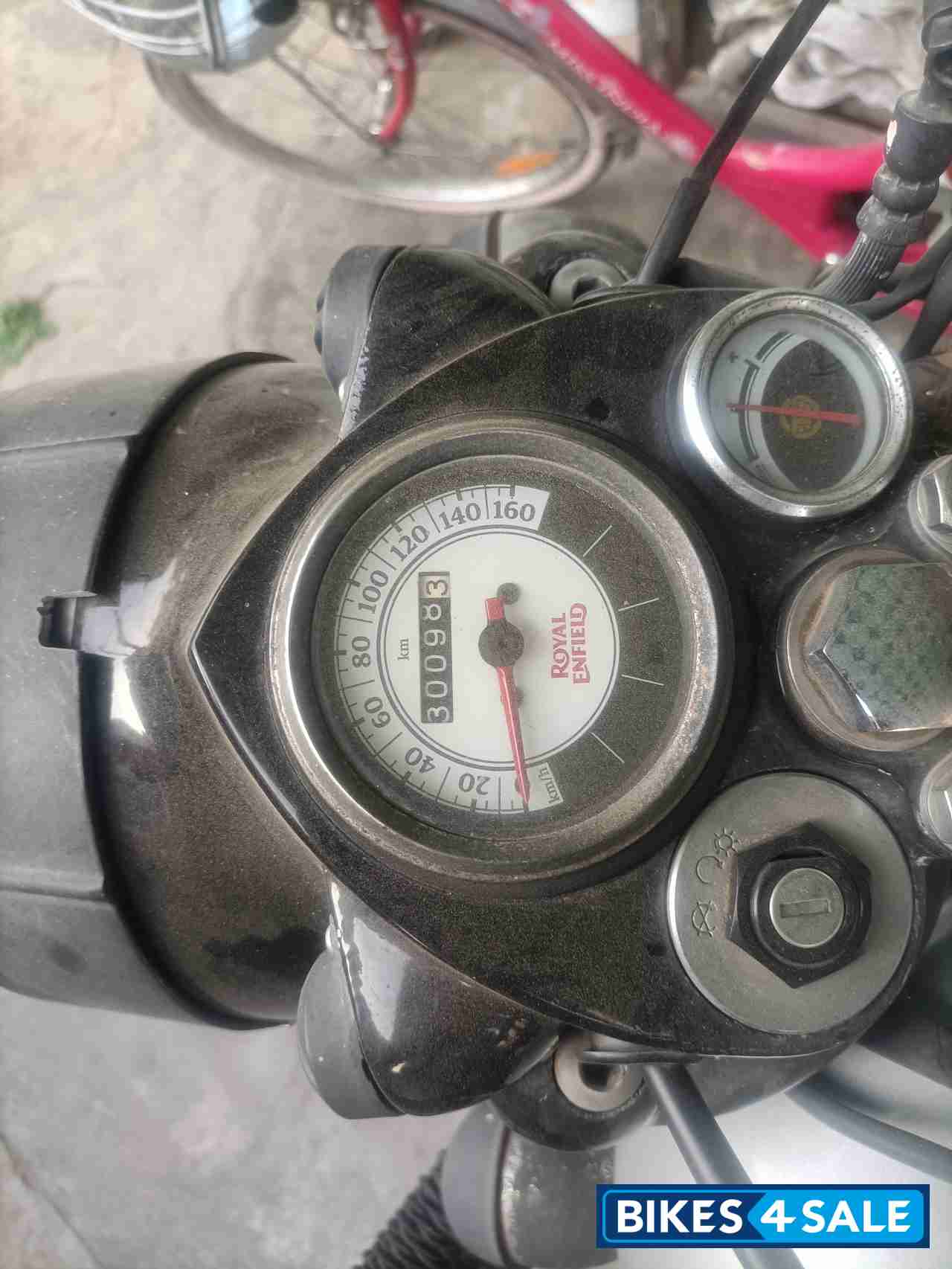 Silver Royal Enfield Classic 350 Silver Royal Enfield Classic 350