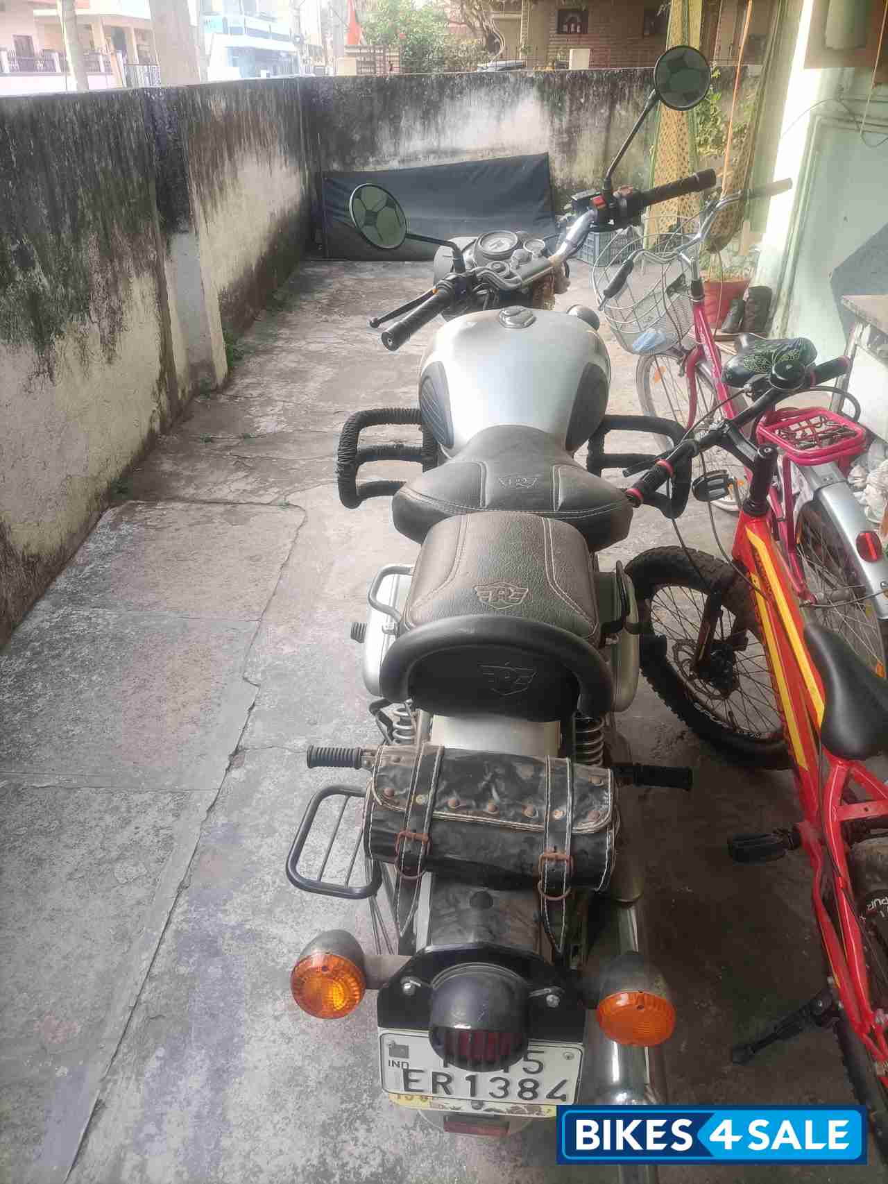 Silver Royal Enfield Classic 350 Silver Royal Enfield Classic 350