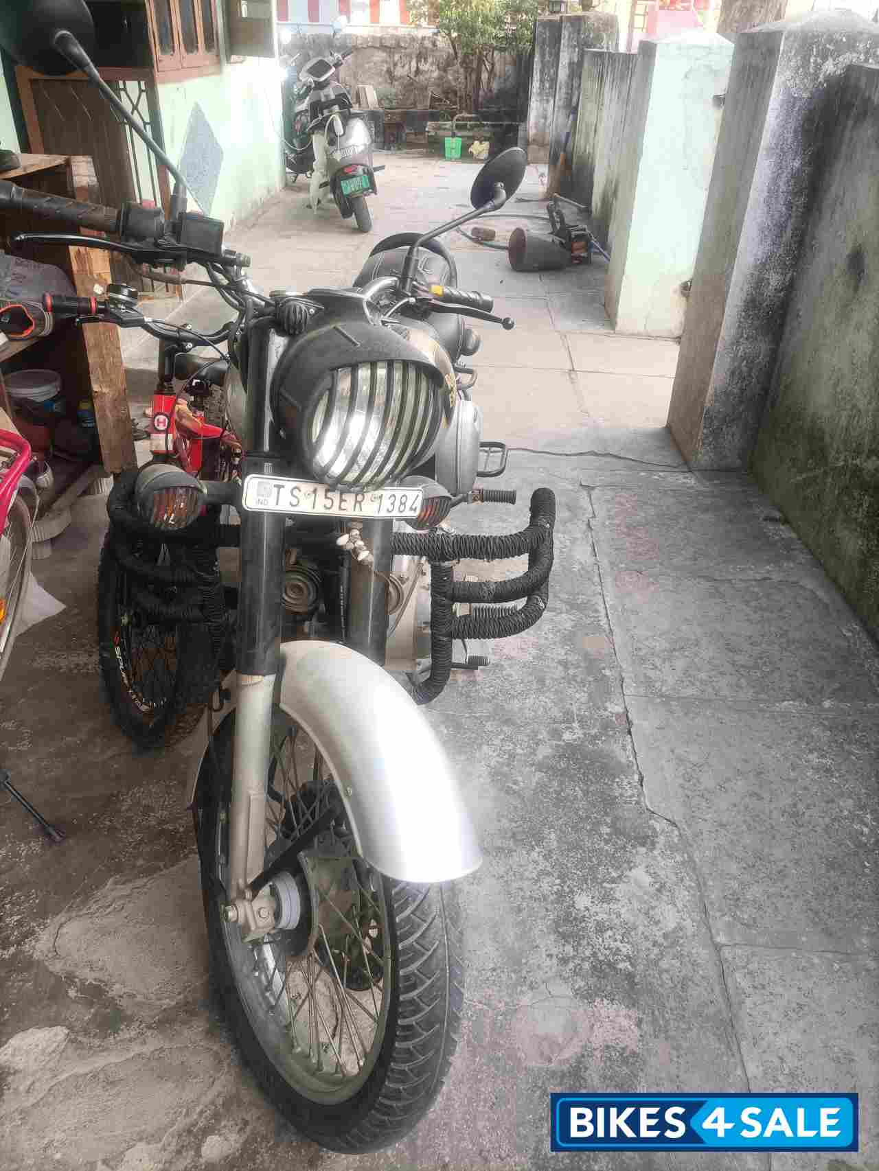 Silver Royal Enfield Classic 350 Silver Royal Enfield Classic 350