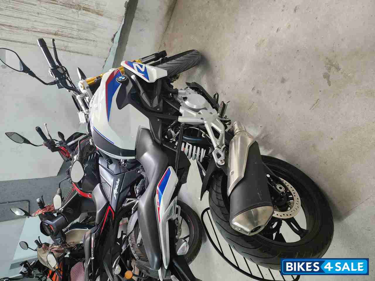 White BMW G 310 R