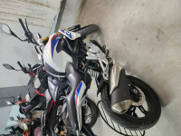 White BMW G 310 R