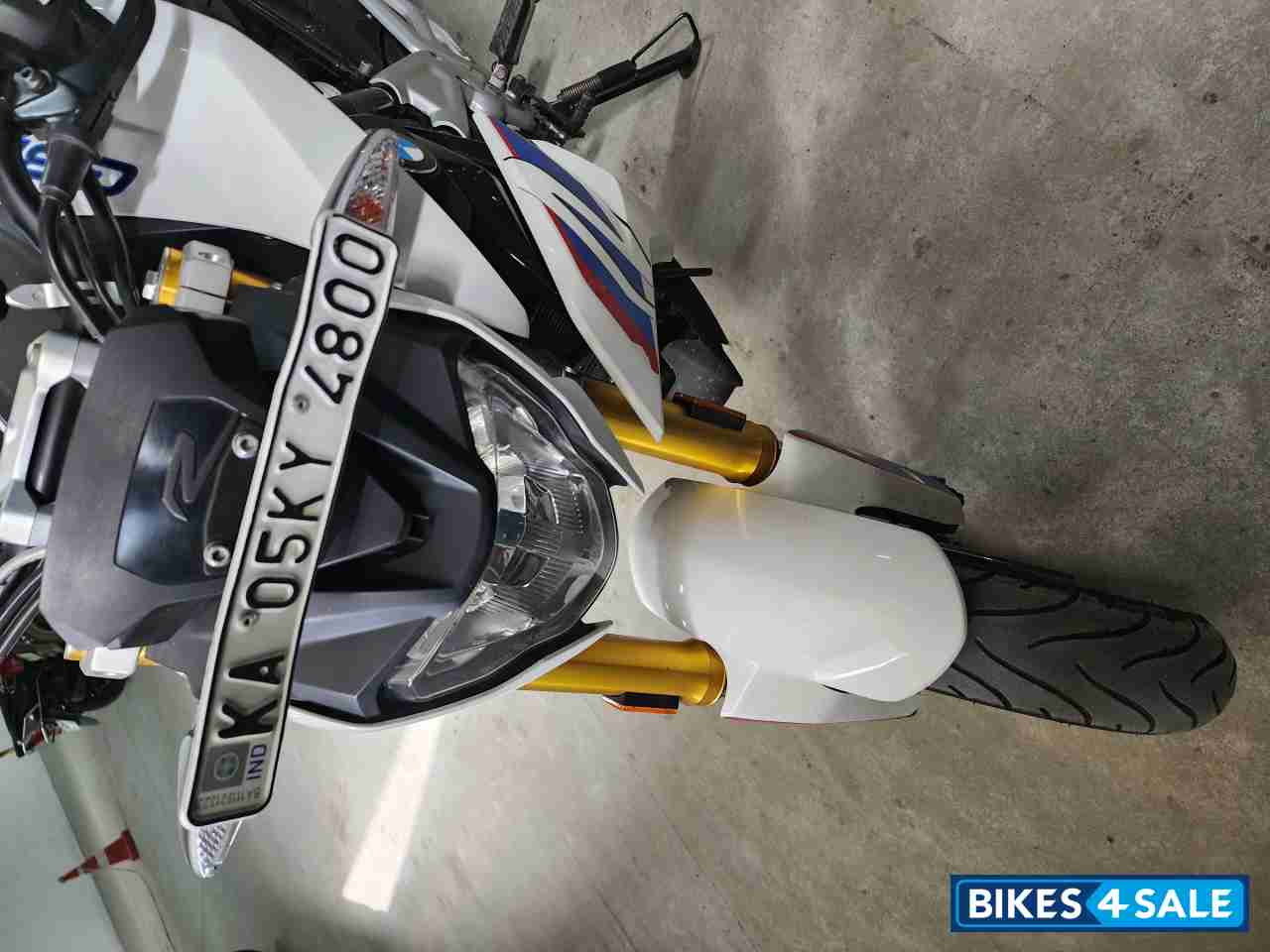 White BMW G 310 R