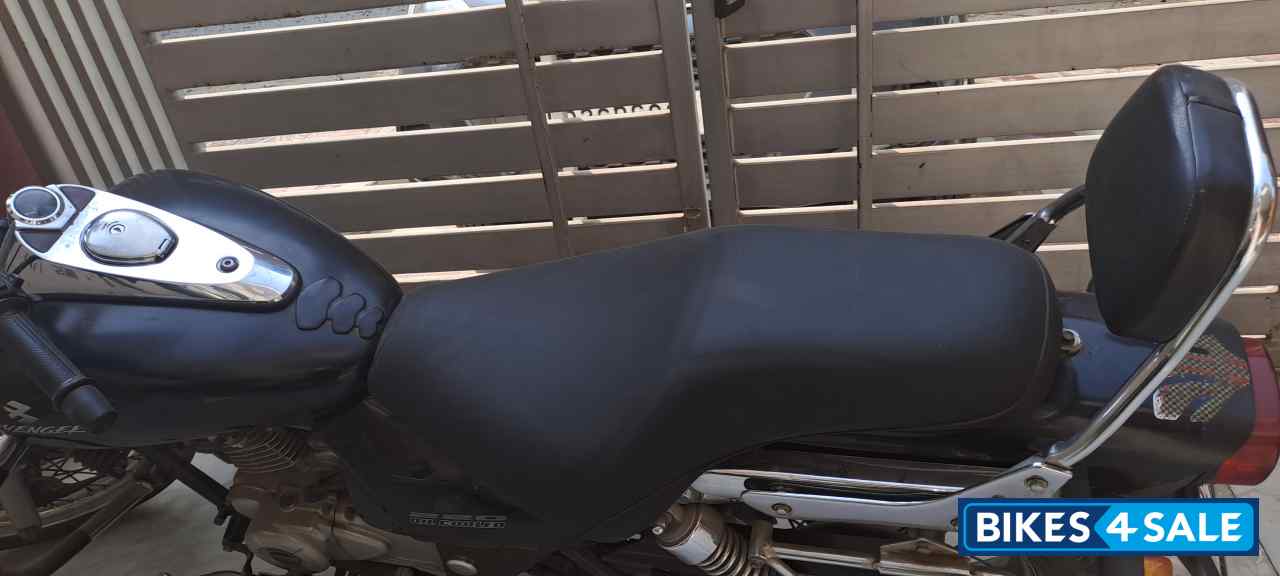 Bajaj Avenger 220 DTS-i