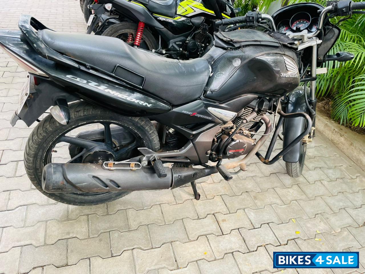 Black Honda CB Unicorn