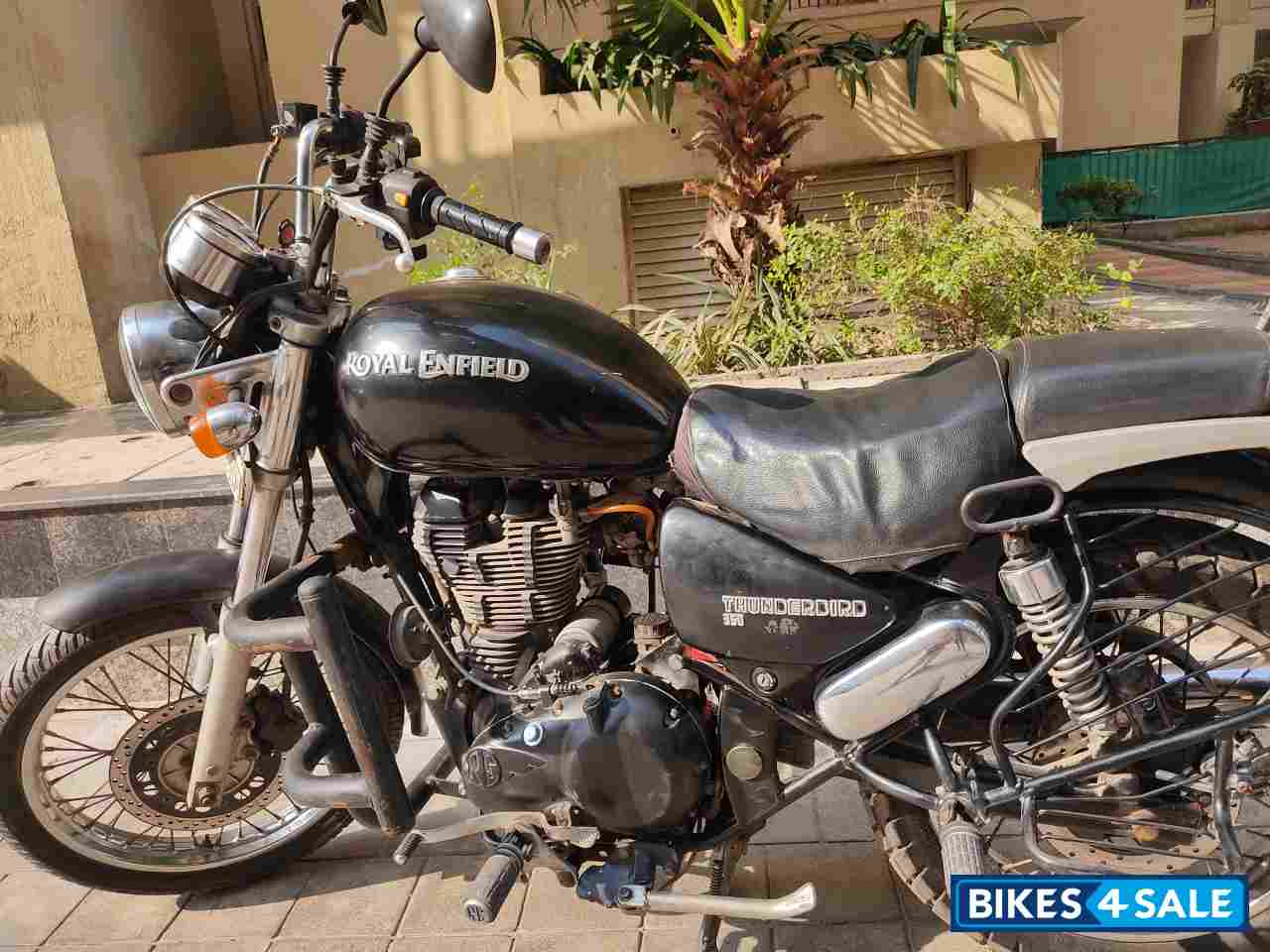 Black Royal Enfield Thunderbird TwinSpark 350