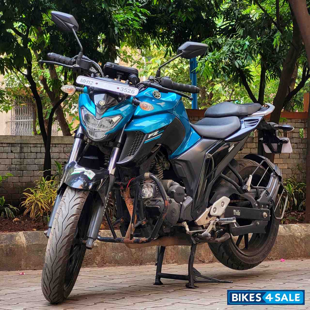 Cyan Yamaha FZ25