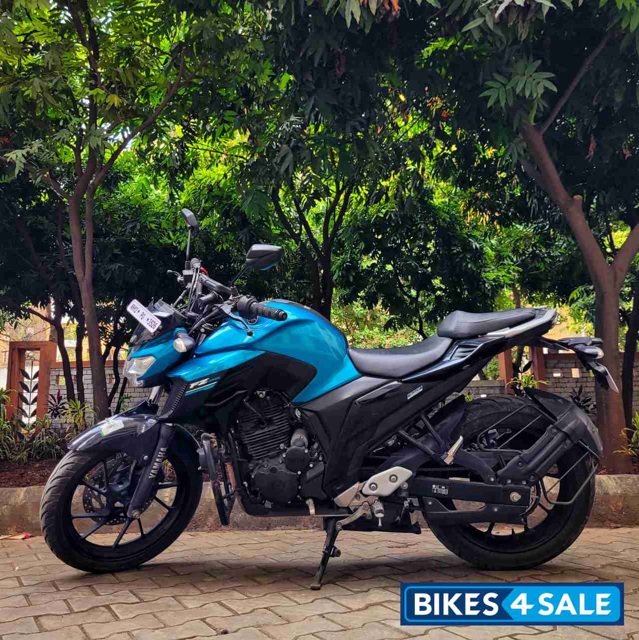 Cyan Yamaha FZ25