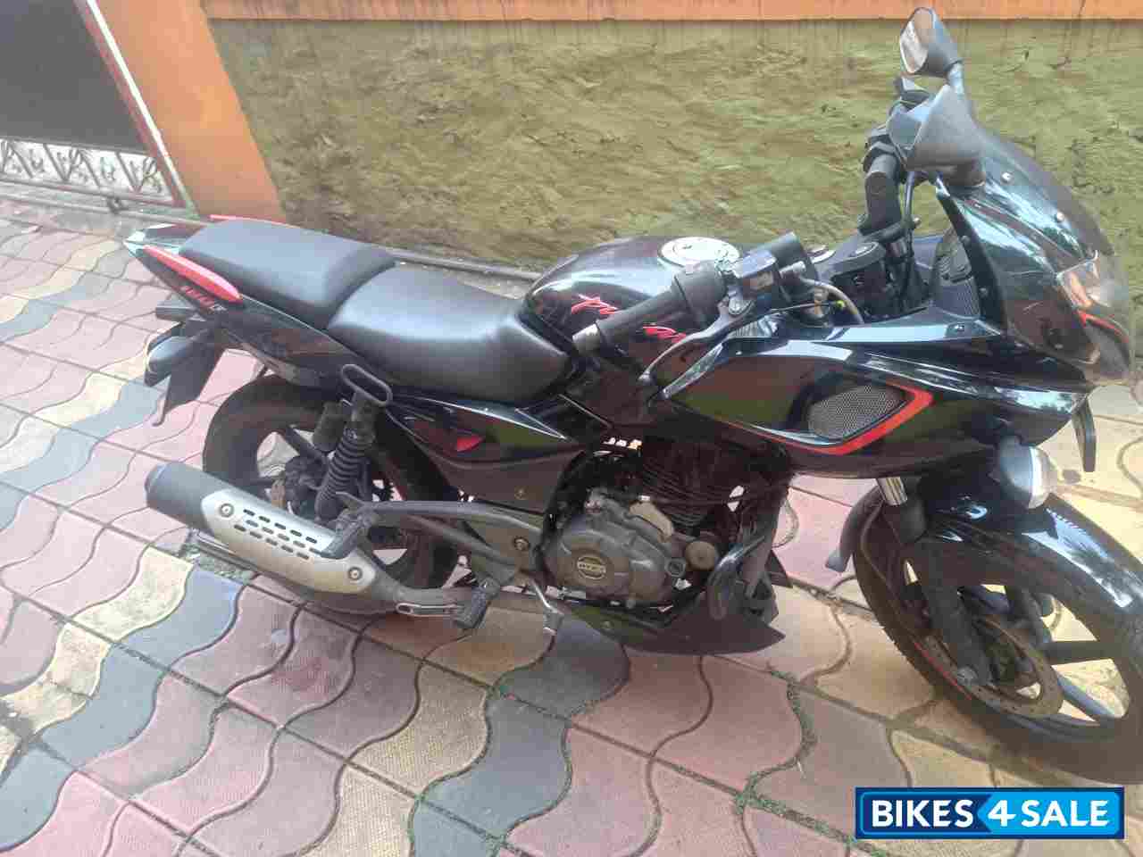 Bajaj Pulsar 180F Neon