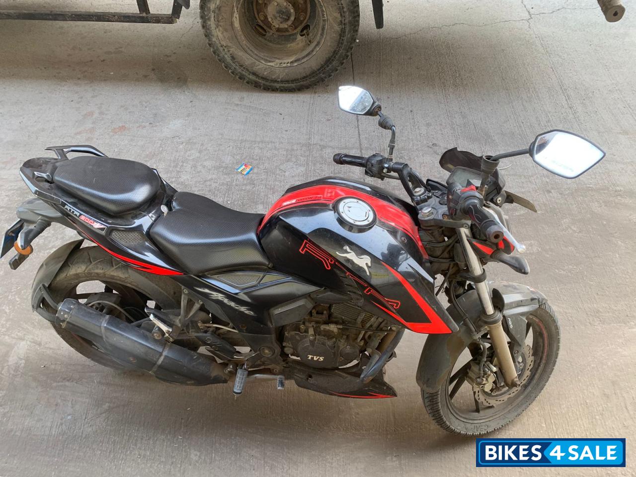 TVS Apache RTR 200 4V