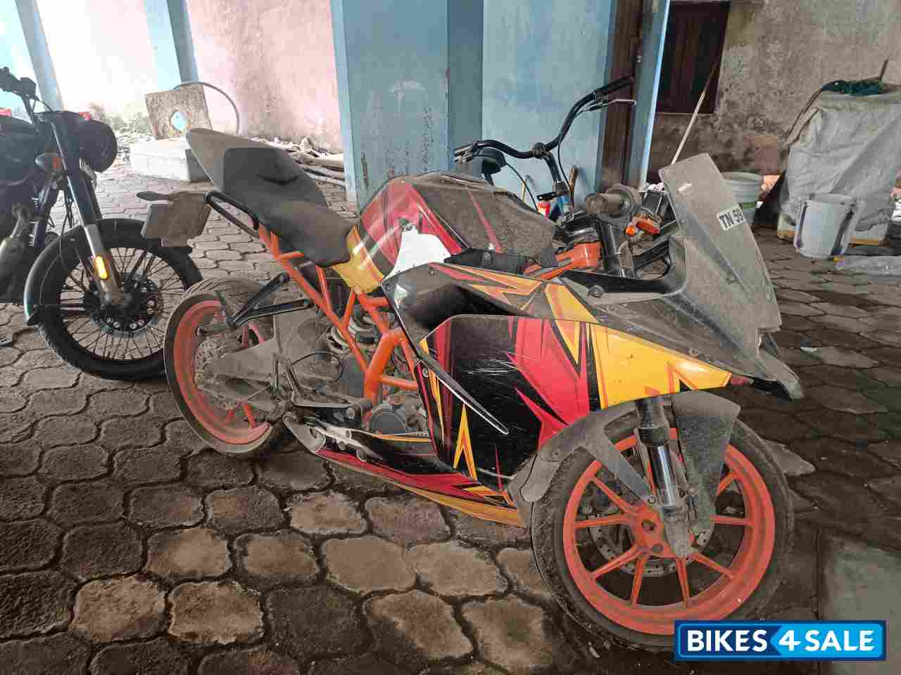 White And Orange KTM RC 200