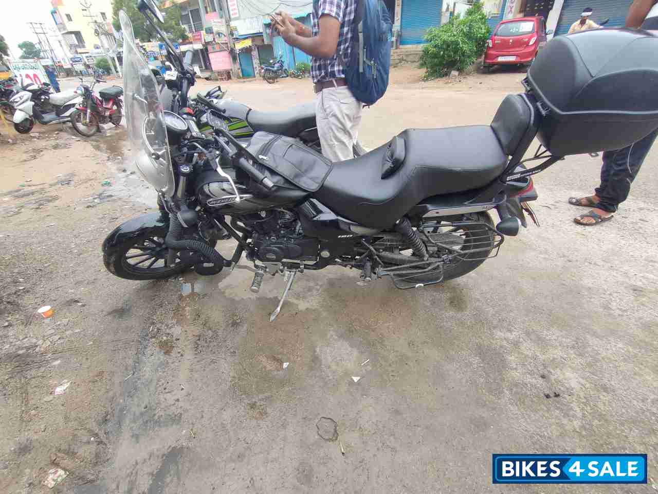 Bajaj Avenger 180 DTS-i