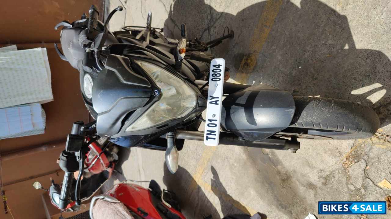 Black Bajaj Pulsar 200 NS Black Bajaj Pulsar 200 NS
