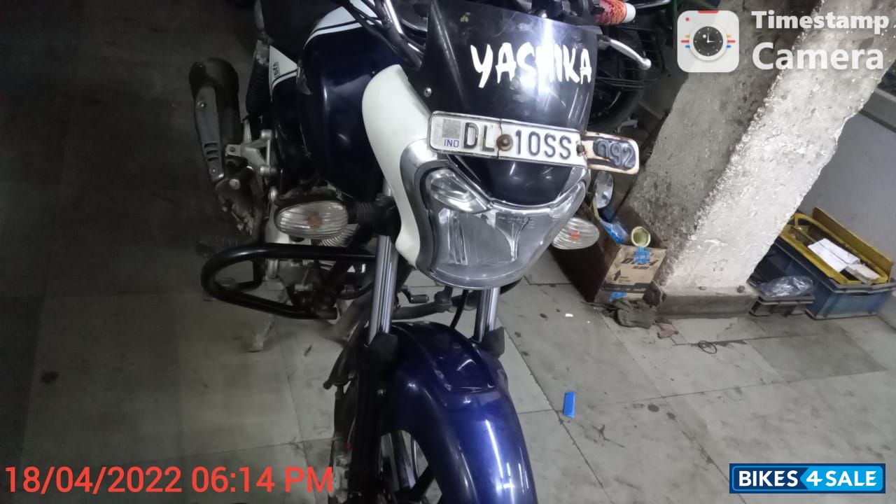 Bajaj V15